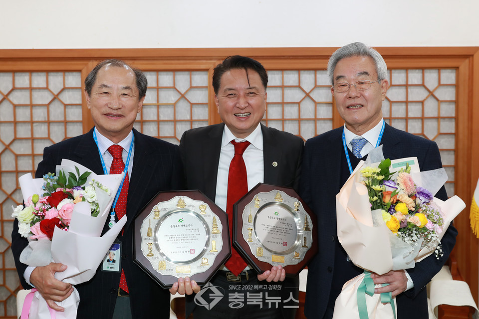 ▲이상철 총장, 김영환 충북지사, 정창영 전 연세대 총장.(왼쪽부터) ⓒ충북도