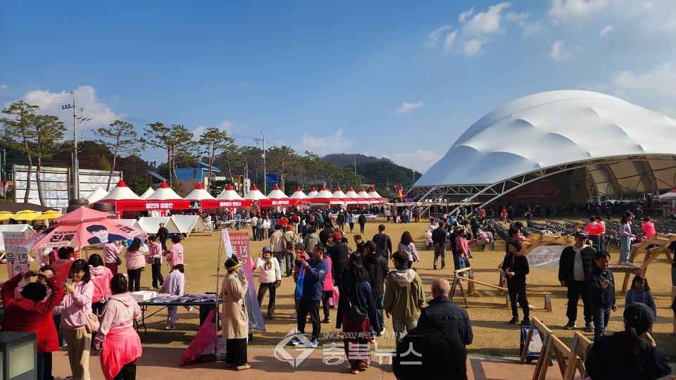 괴산김장축제가 펼쳐진 유기농엑스포광장. ⓒ양정아 기자