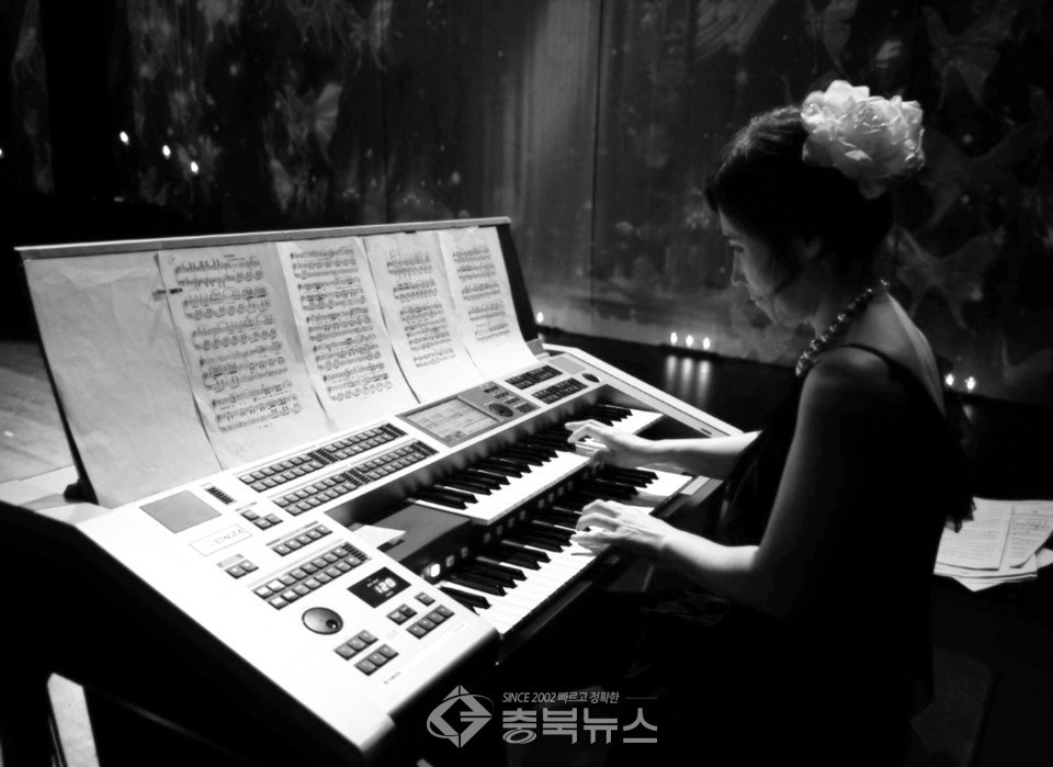 피아니스트이자 일렉토니스트 한지연. ⓒ충북뉴스