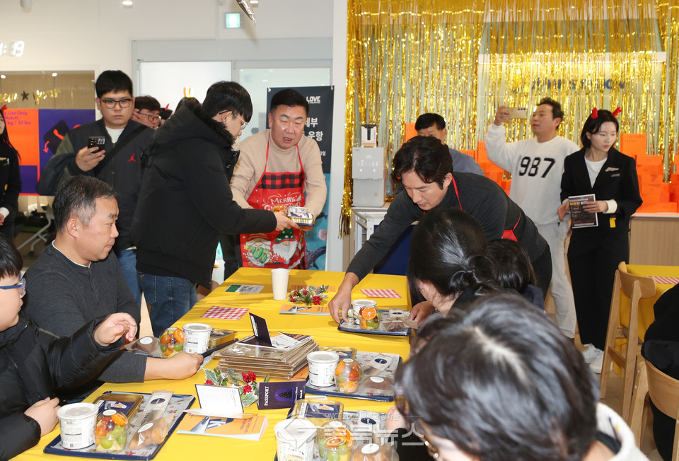  ‘따뜻한 비행’ 행사. /청주시 제공 ⓒ충북뉴스